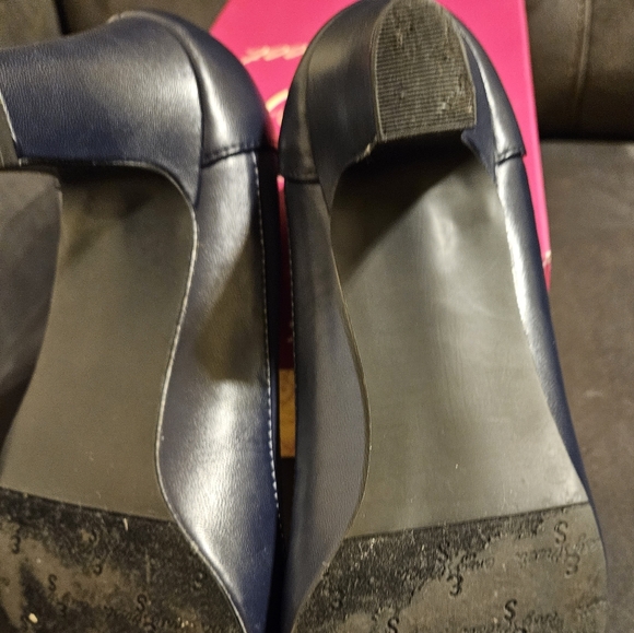 Easy Street Heels - Picture 2 of 12